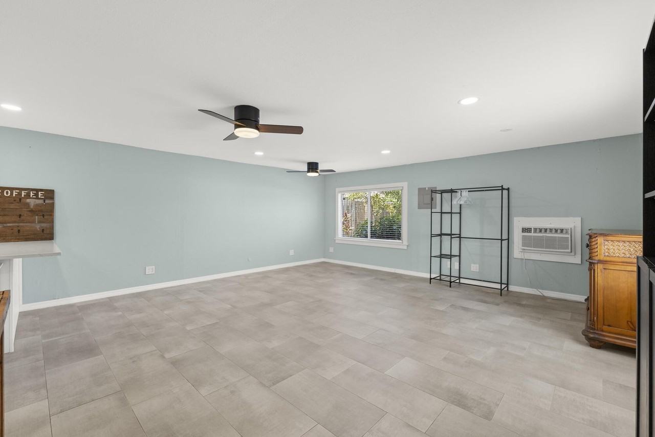 114 Ne 4th Ave #114 - Photo 3 of 8