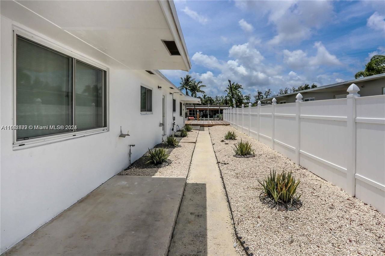 1453 Nw 10th St #2 - Photo 2 of 8