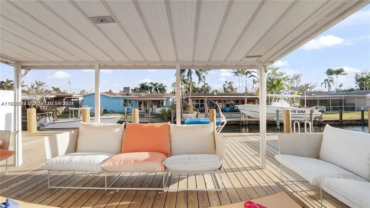 1453 Nw 10th St #2 - Photo 3 of 8