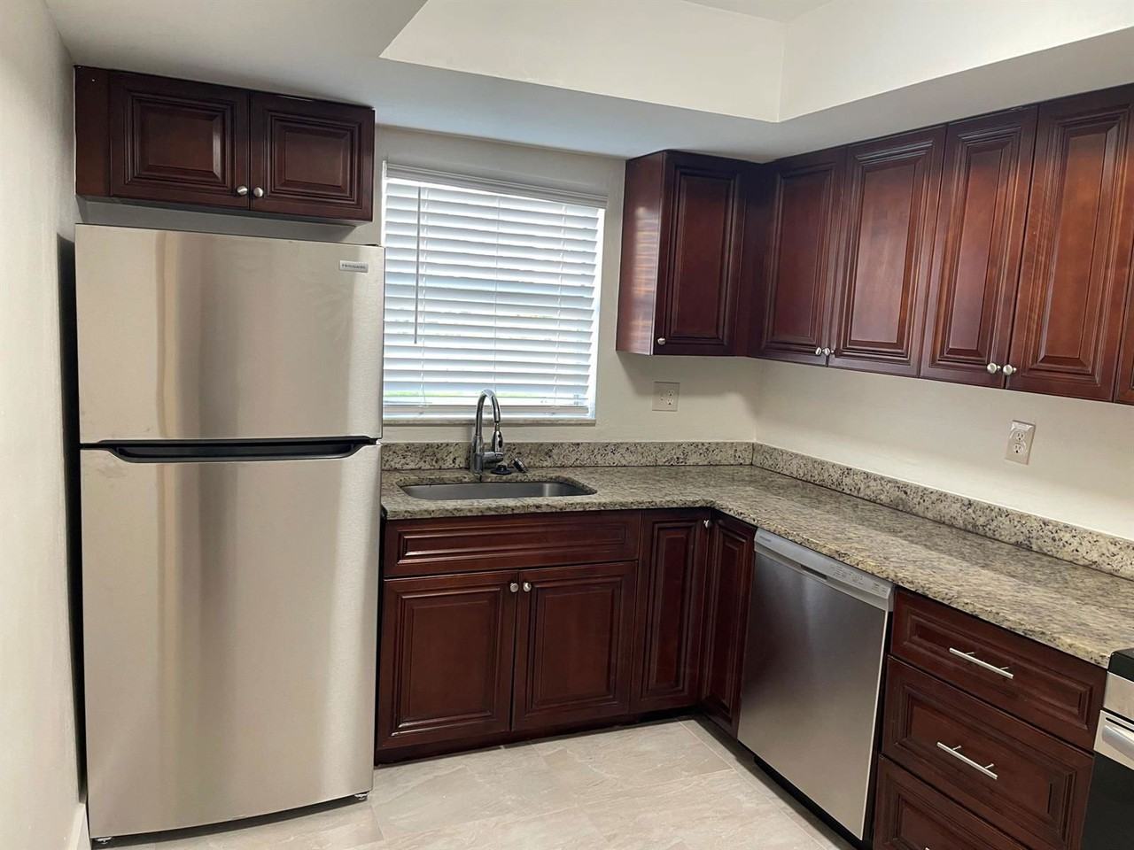 705 Sw 79th Ter - Photo 2 of 8