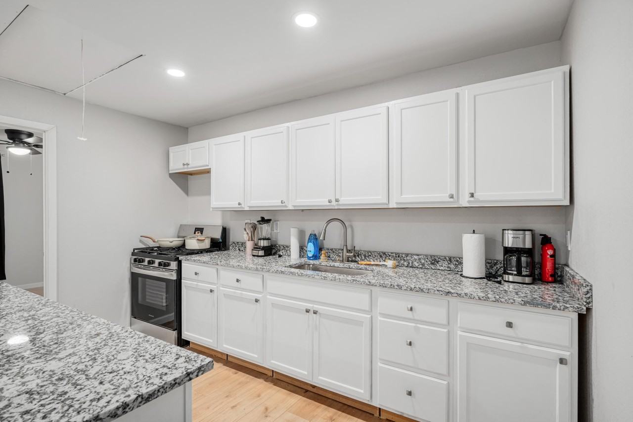 E Humbolt St - Photo 2 of 9