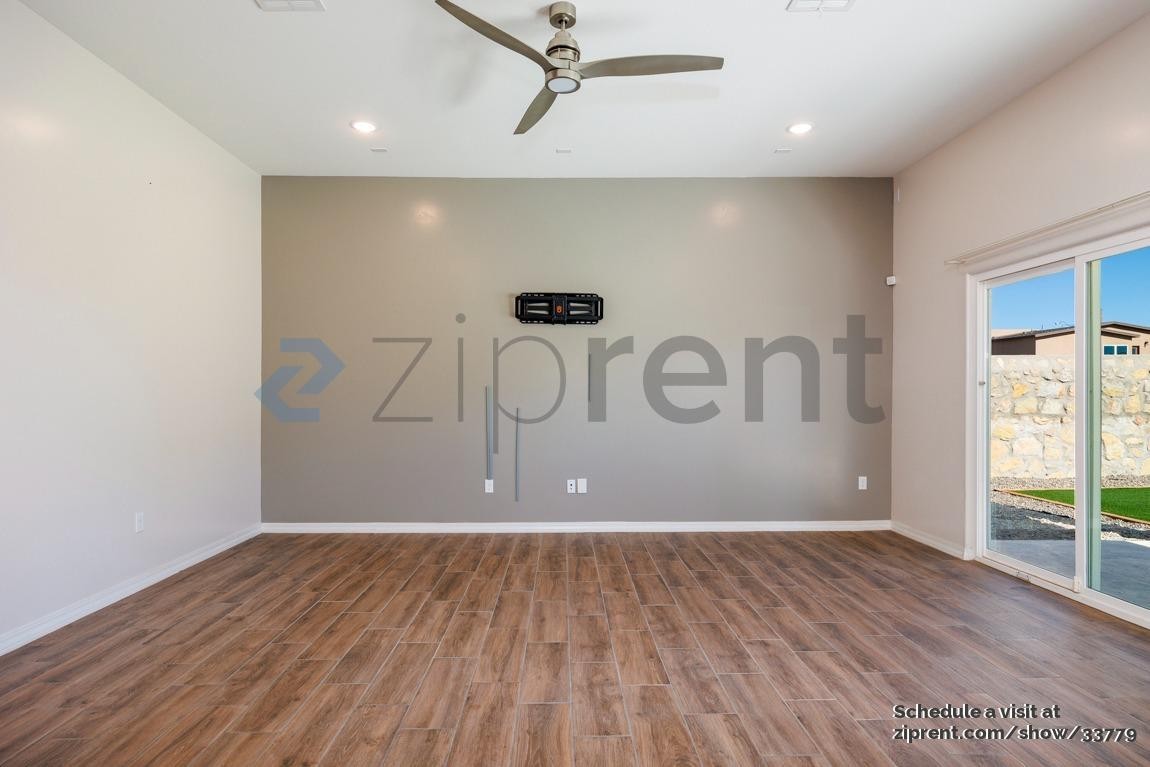300 Playa Vista St - Photo 6 of 39