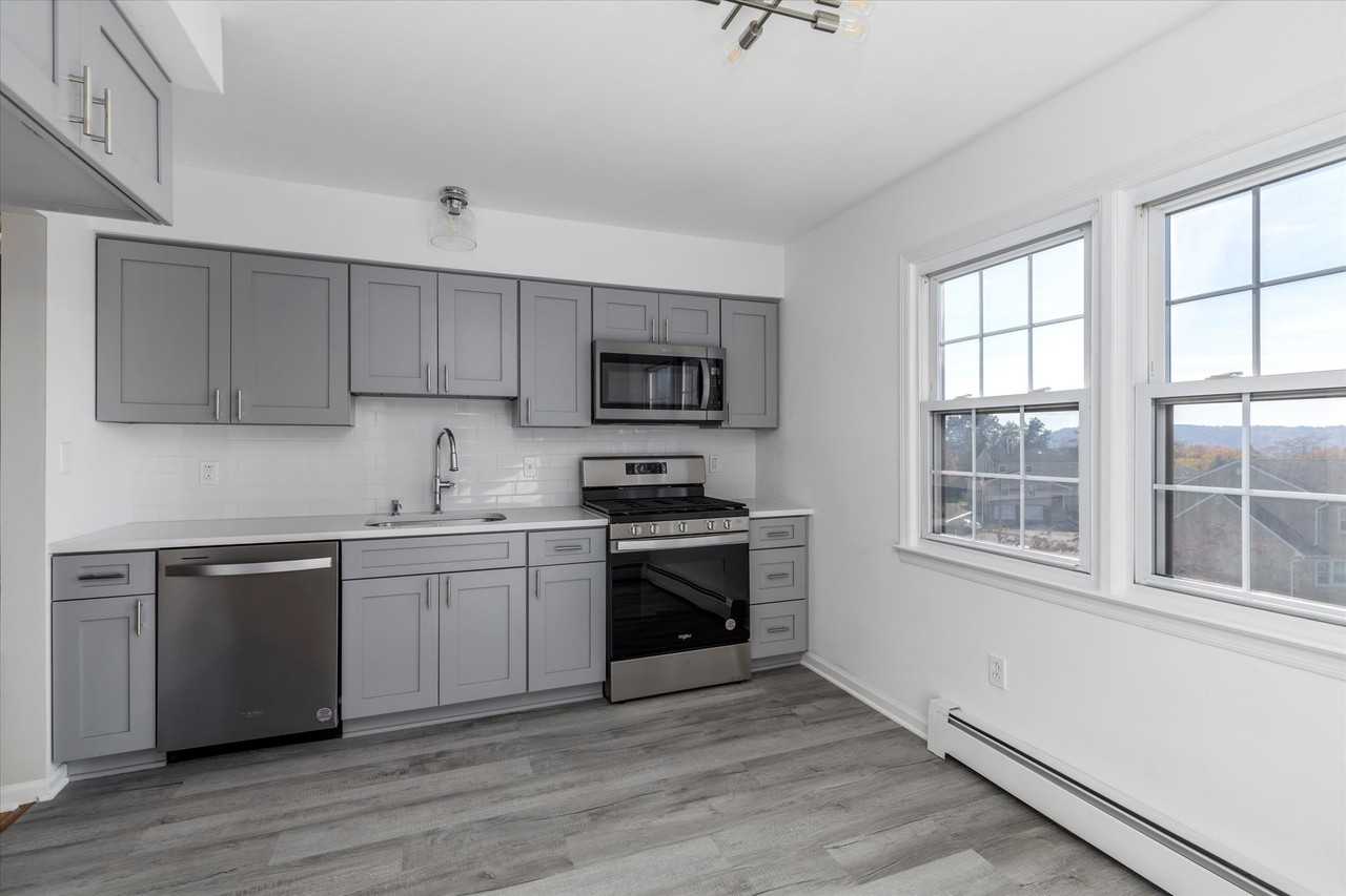 35 Roseland Ave - Photo 3 of 15