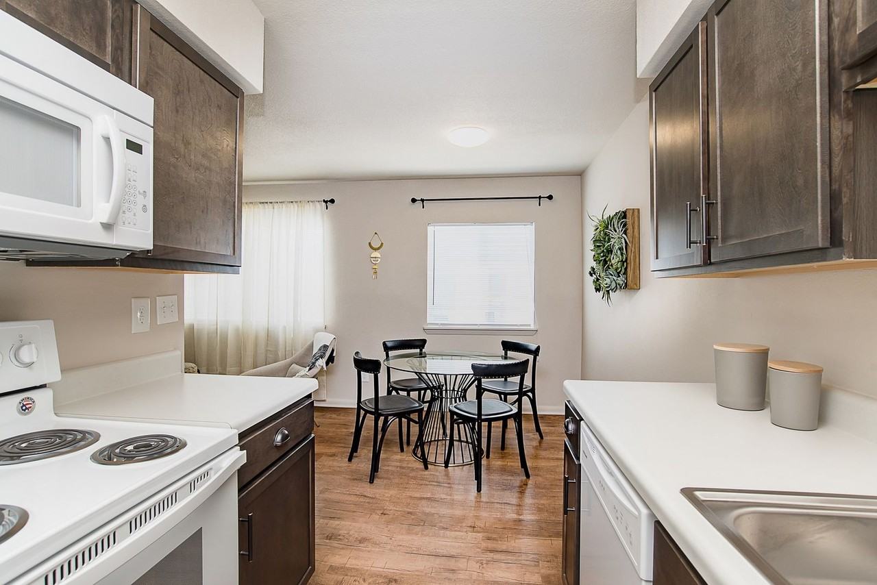 University Crossing Apartments and Townhomes - Photo 5 of 50