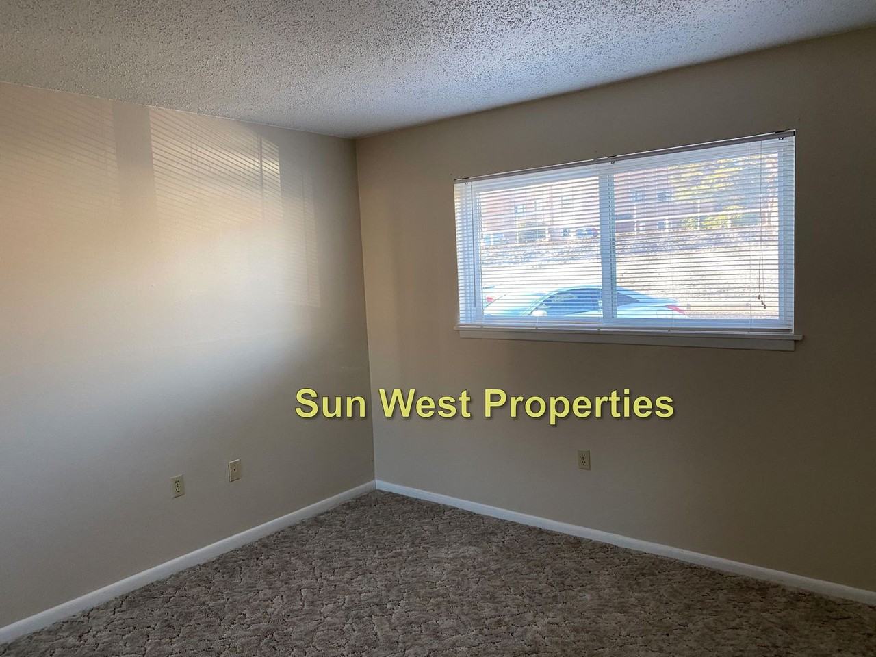 Dustin Ave. N. 2400 - Photo 3 of 22