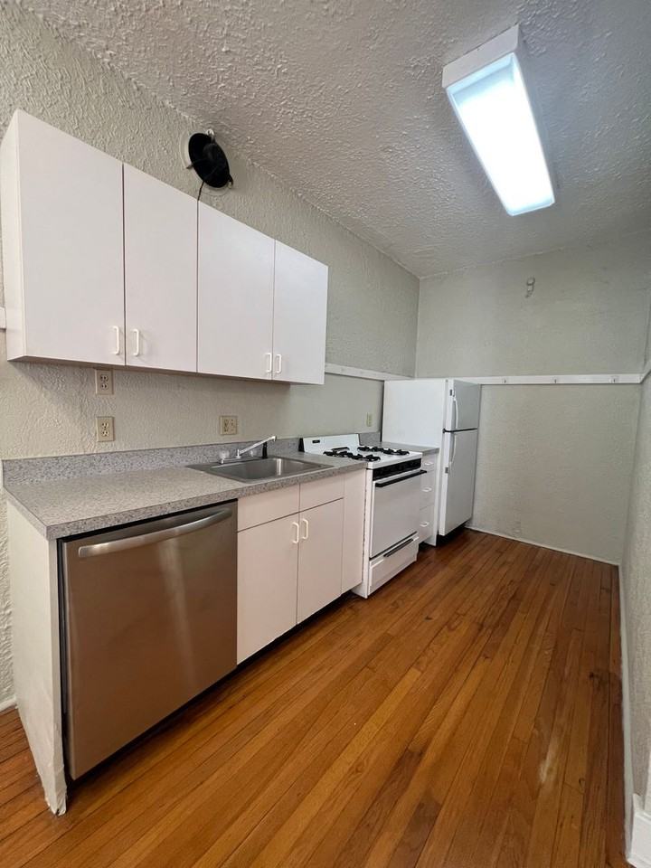 1301 Napoleon Ave #K - Photo 4 of 8