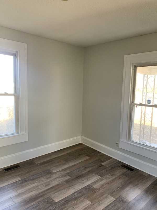 401 Grace St - Photo 3 of 8