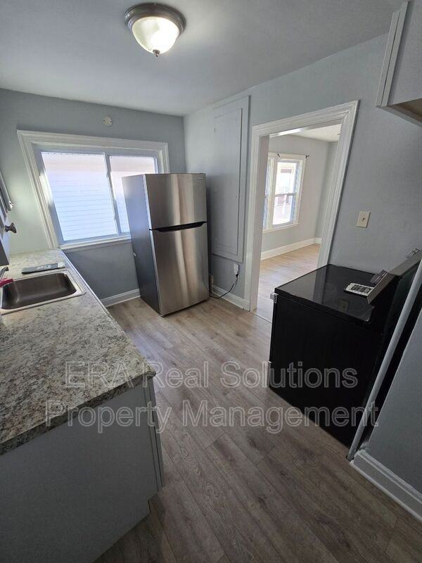 598 Racine Ave - Photo 3 of 22