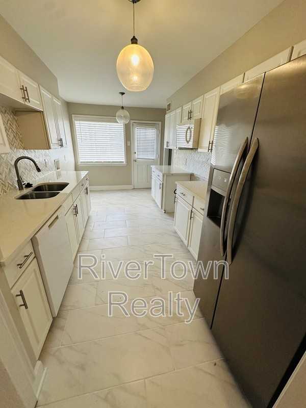 2729 Central Ave - Photo 3 of 16