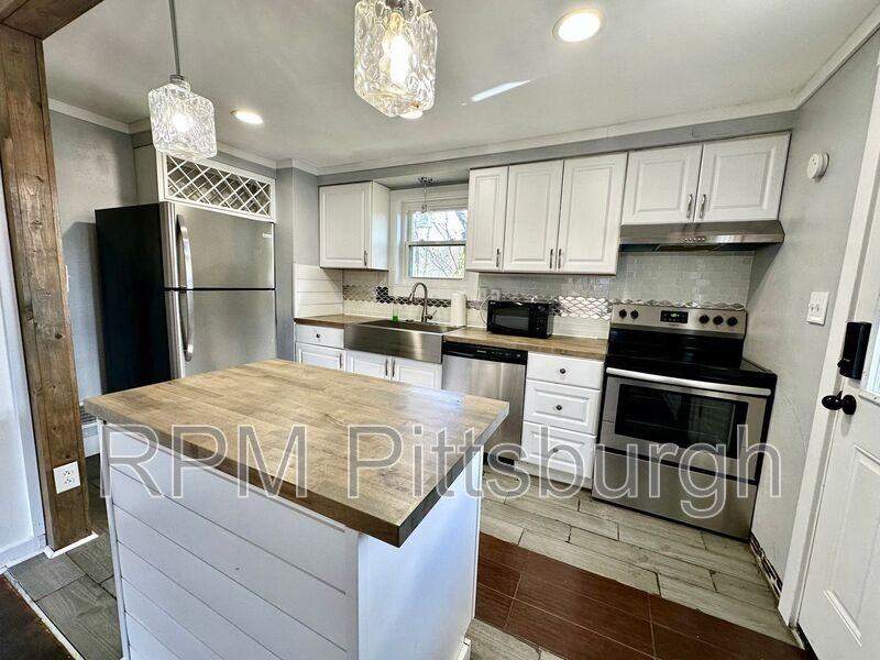 855 Maine St - Photo 3 of 13