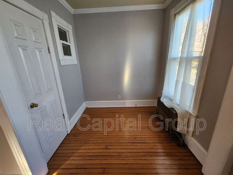 128 Morton Ave #2ndFL - Photo 6 of 15