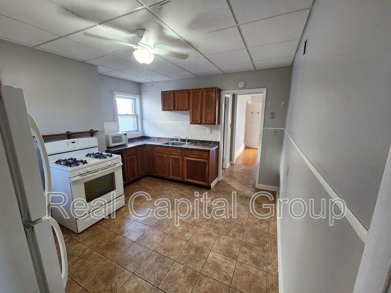 128 Morton Ave #2ndFL - Photo 7 of 15