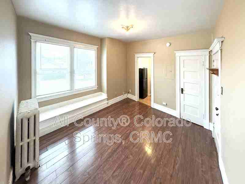 731 N Nevada Ave #5 - Photo 4 of 16