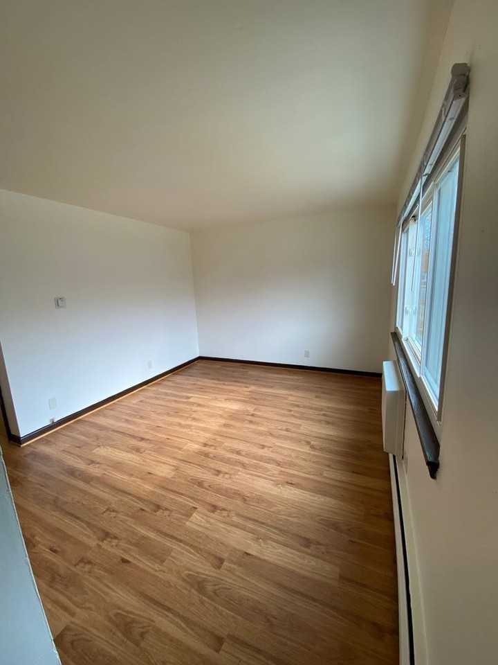 2910 Bolivar Apts - Photo 2 of 11