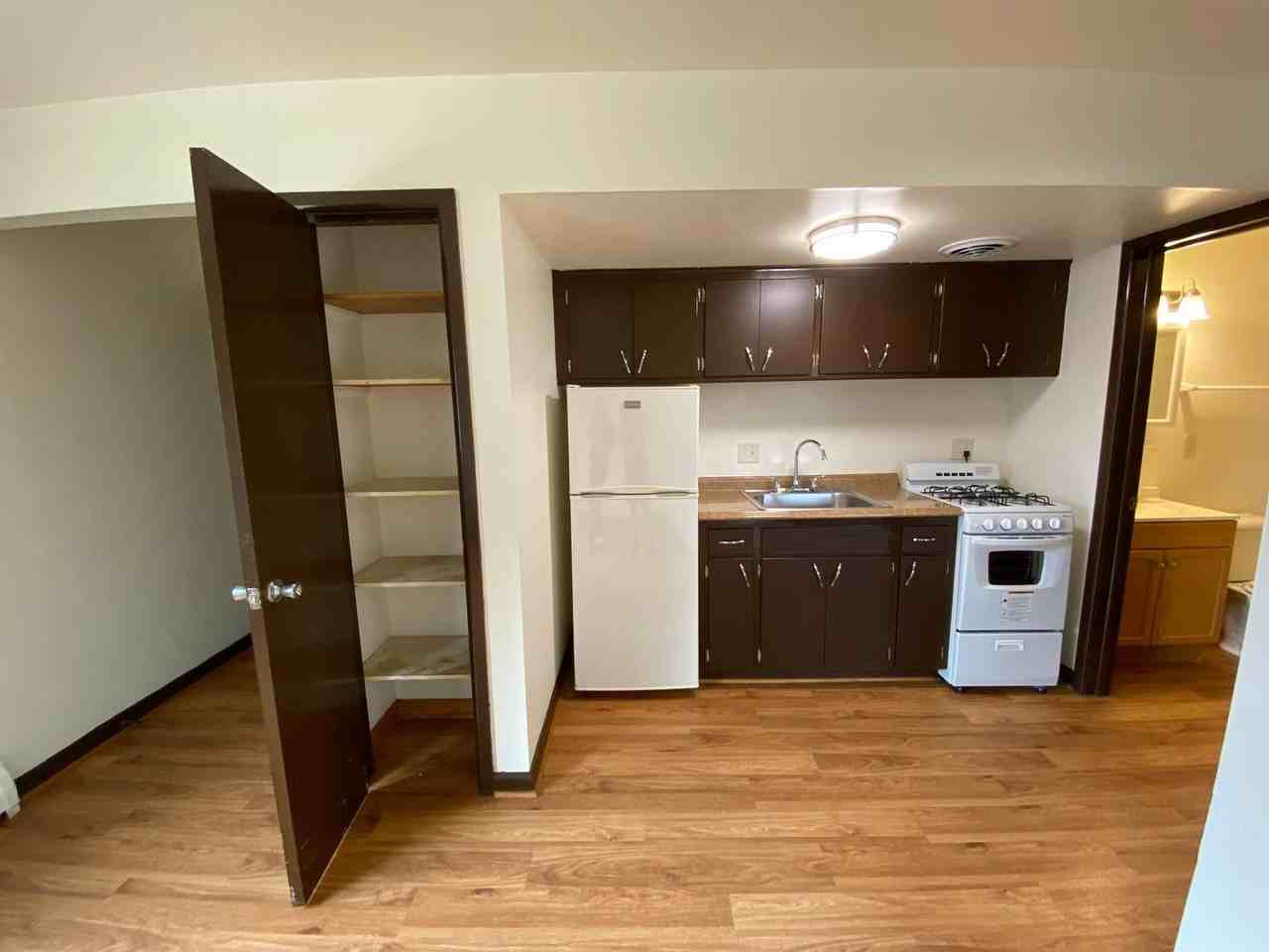 2910 Bolivar Apts - Photo 5 of 11