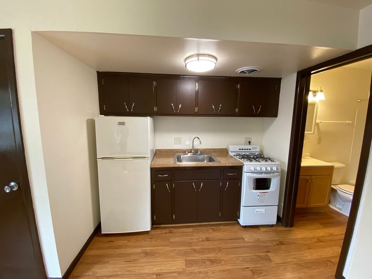 2910 Bolivar Apts - Photo 6 of 11