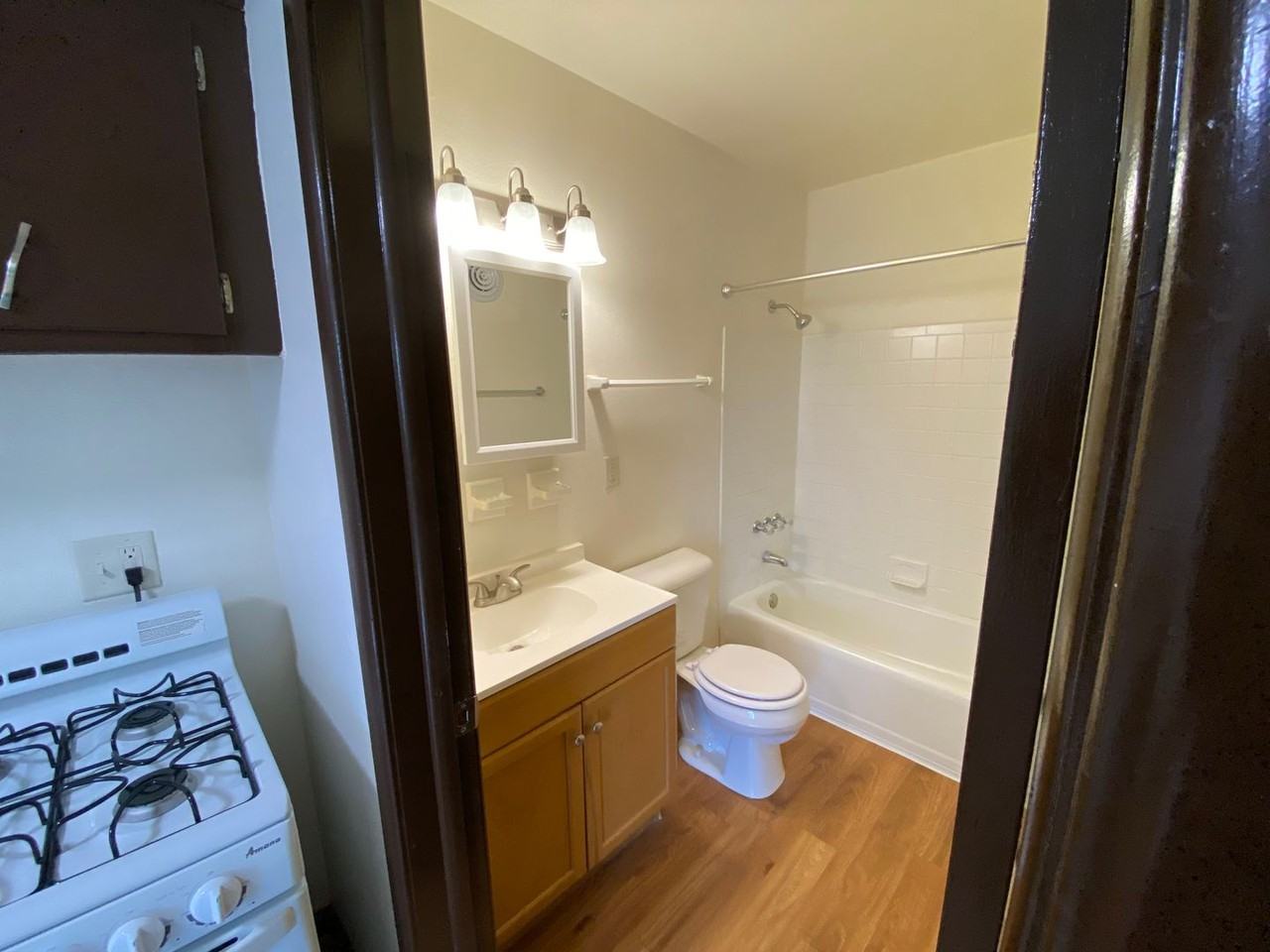 2910 Bolivar Apts - Photo 7 of 11