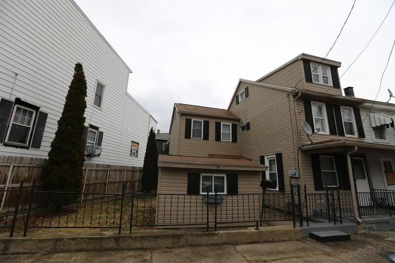 307 N Turnpike St - Photo 2 of 7