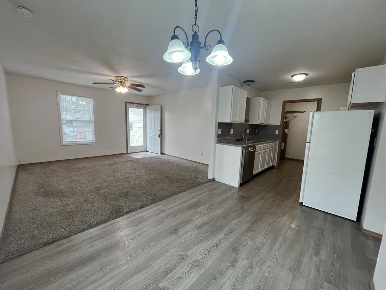 230 Eagle Cir - Photo 2 of 8