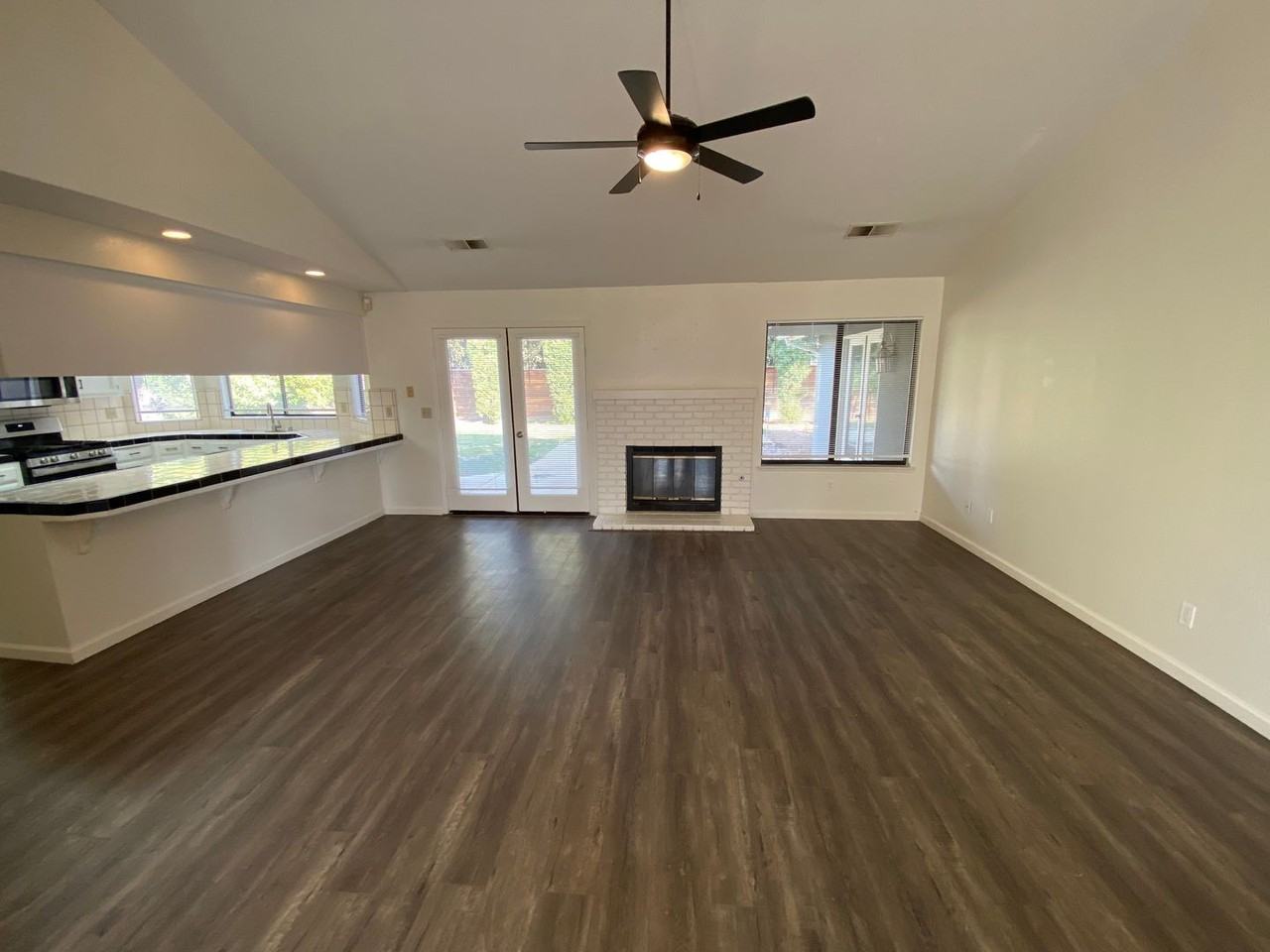 1030 N Chinowth St - Photo 3 of 36