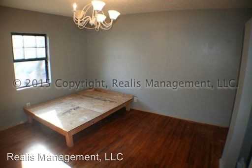 2420 N Oxford Ave - Photo 2 of 14