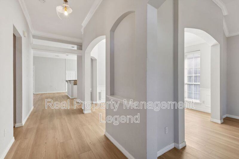 8012 Greenwood Dr - Photo 3 of 30