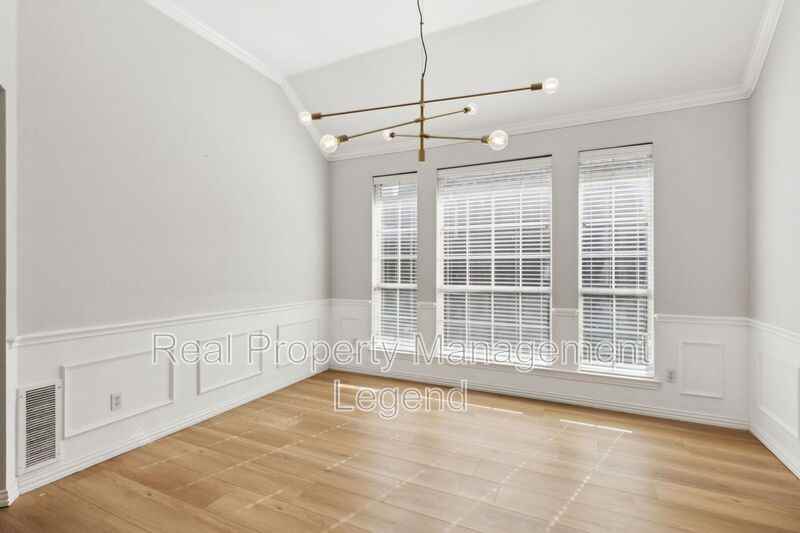 8012 Greenwood Dr - Photo 6 of 30