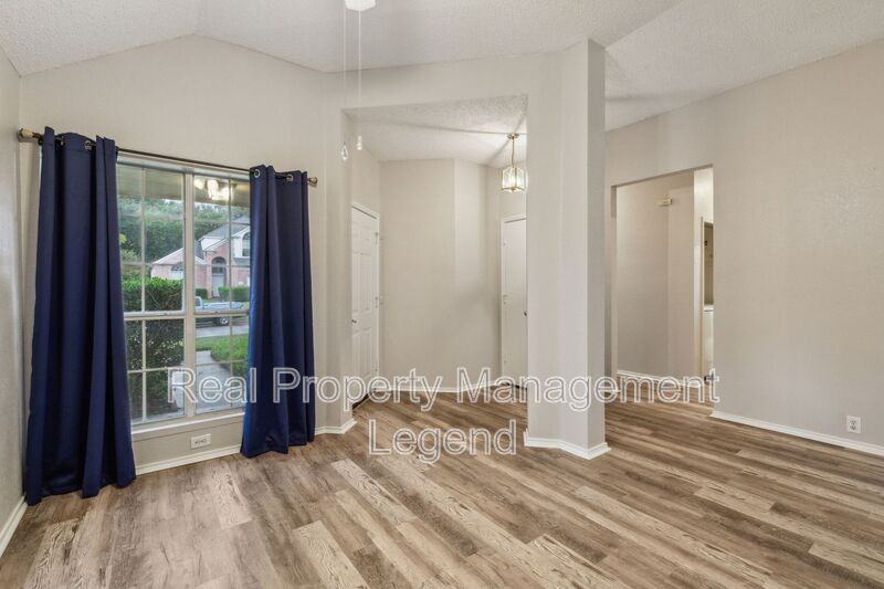 1105 Dove Dr - Photo 5 of 27