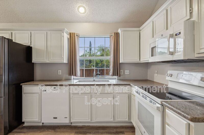 1105 Dove Dr - Photo 7 of 27