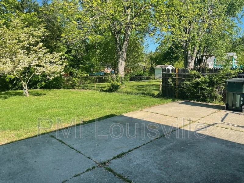 4200 Leo Ln - Photo 2 of 9