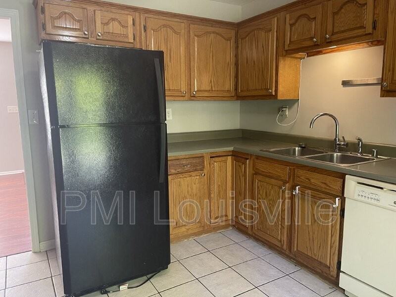 4200 Leo Ln - Photo 4 of 9
