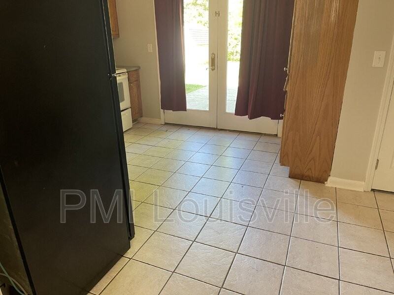 4200 Leo Ln - Photo 5 of 9