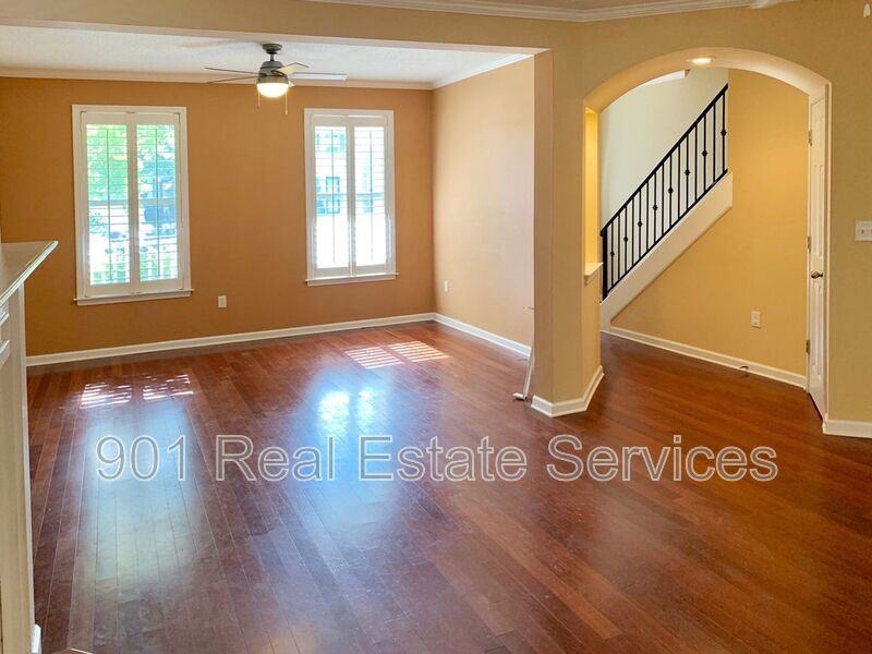 1302 Island Pl E - Photo 4 of 36