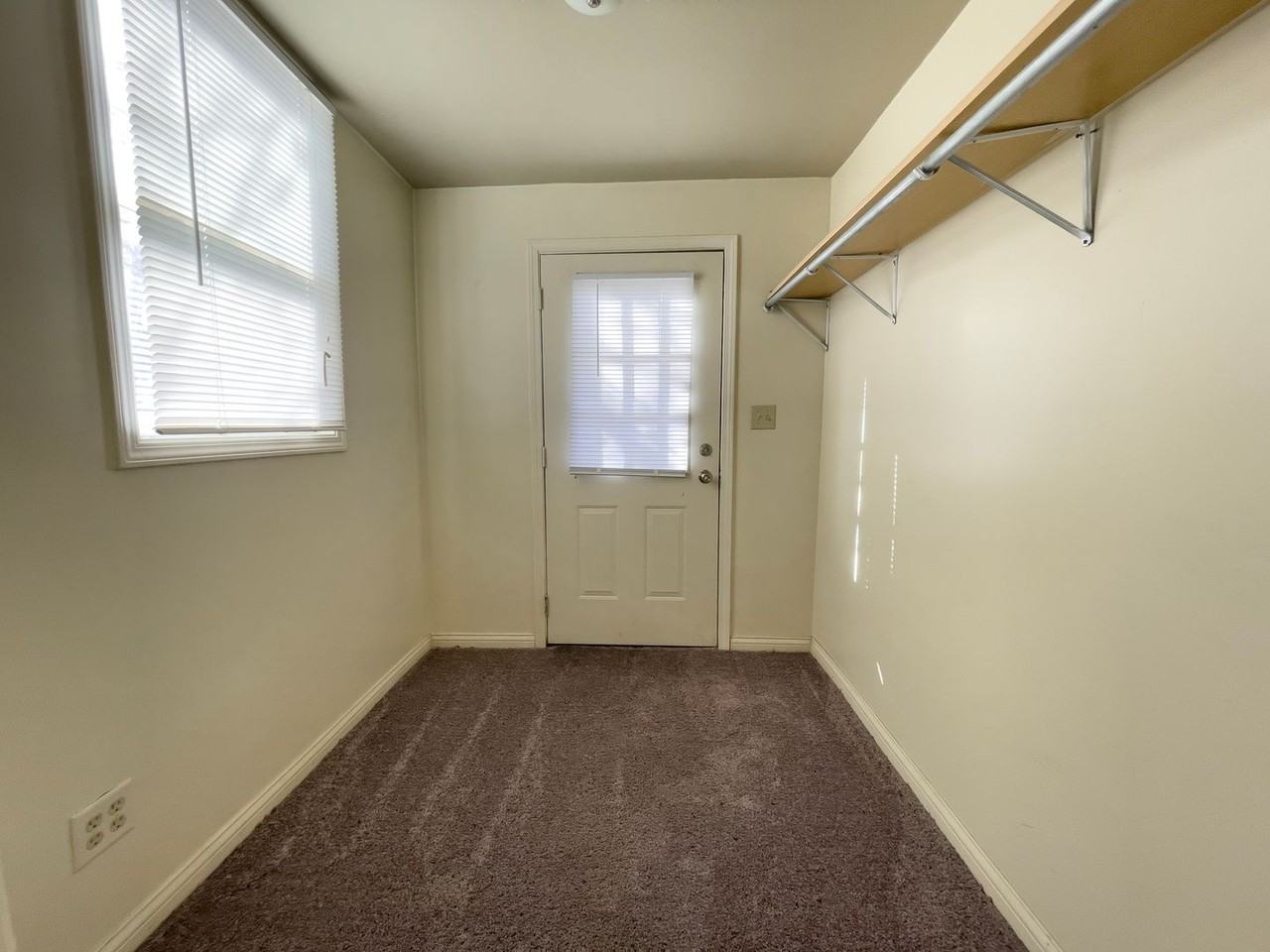 204 N Dill St - Photo 6 of 50