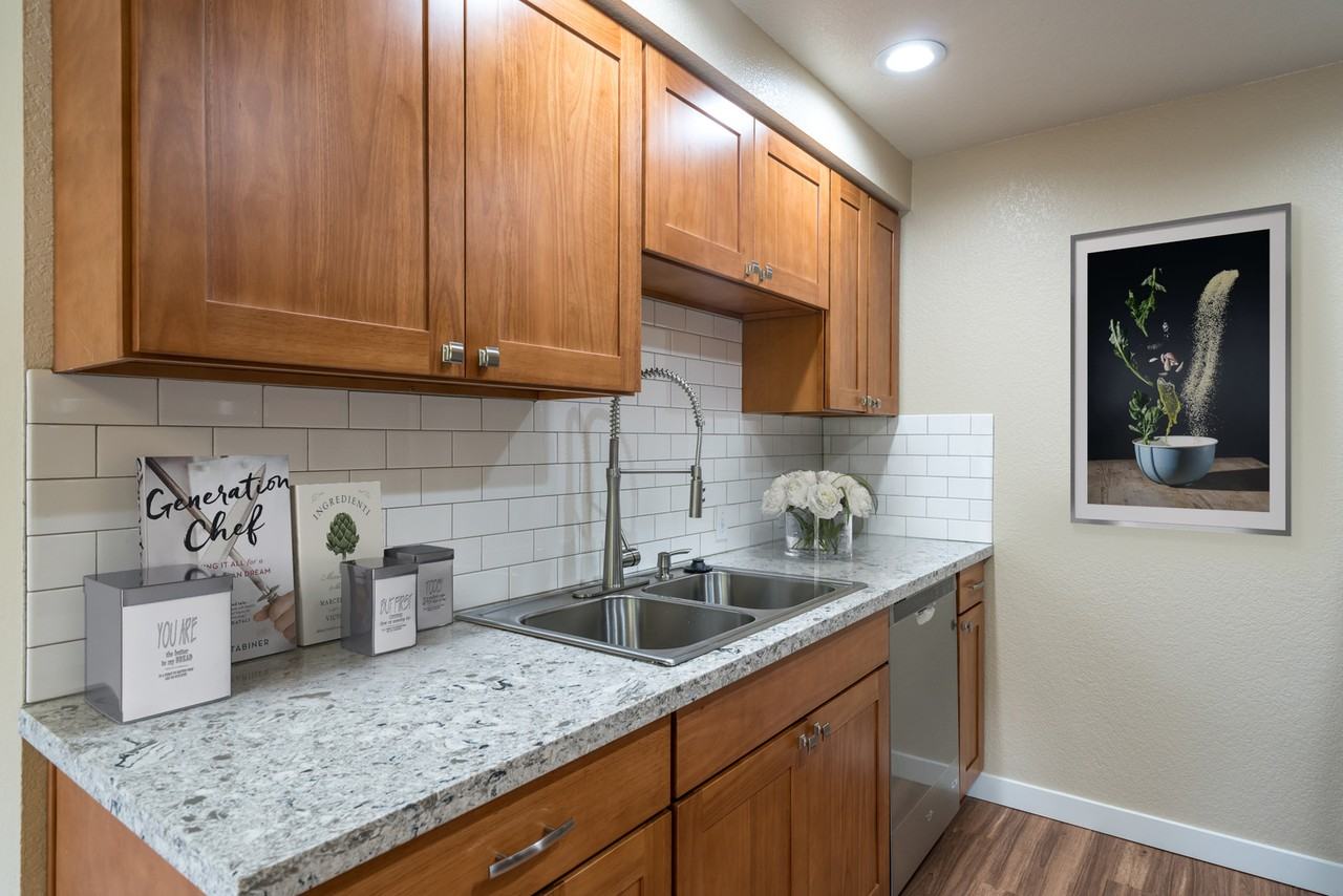 Del Mar Village Apartments - Photo 2 of 34