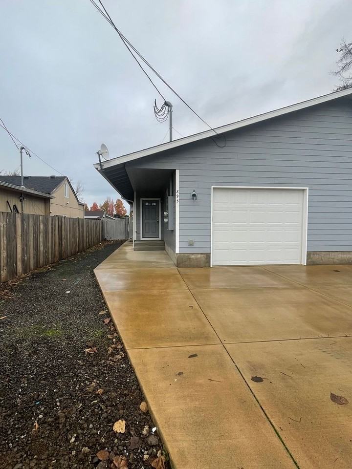 893 West Ash Street - Photo 4 of 19