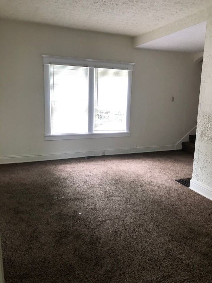 1213 N Washington St - Photo 3 of 12