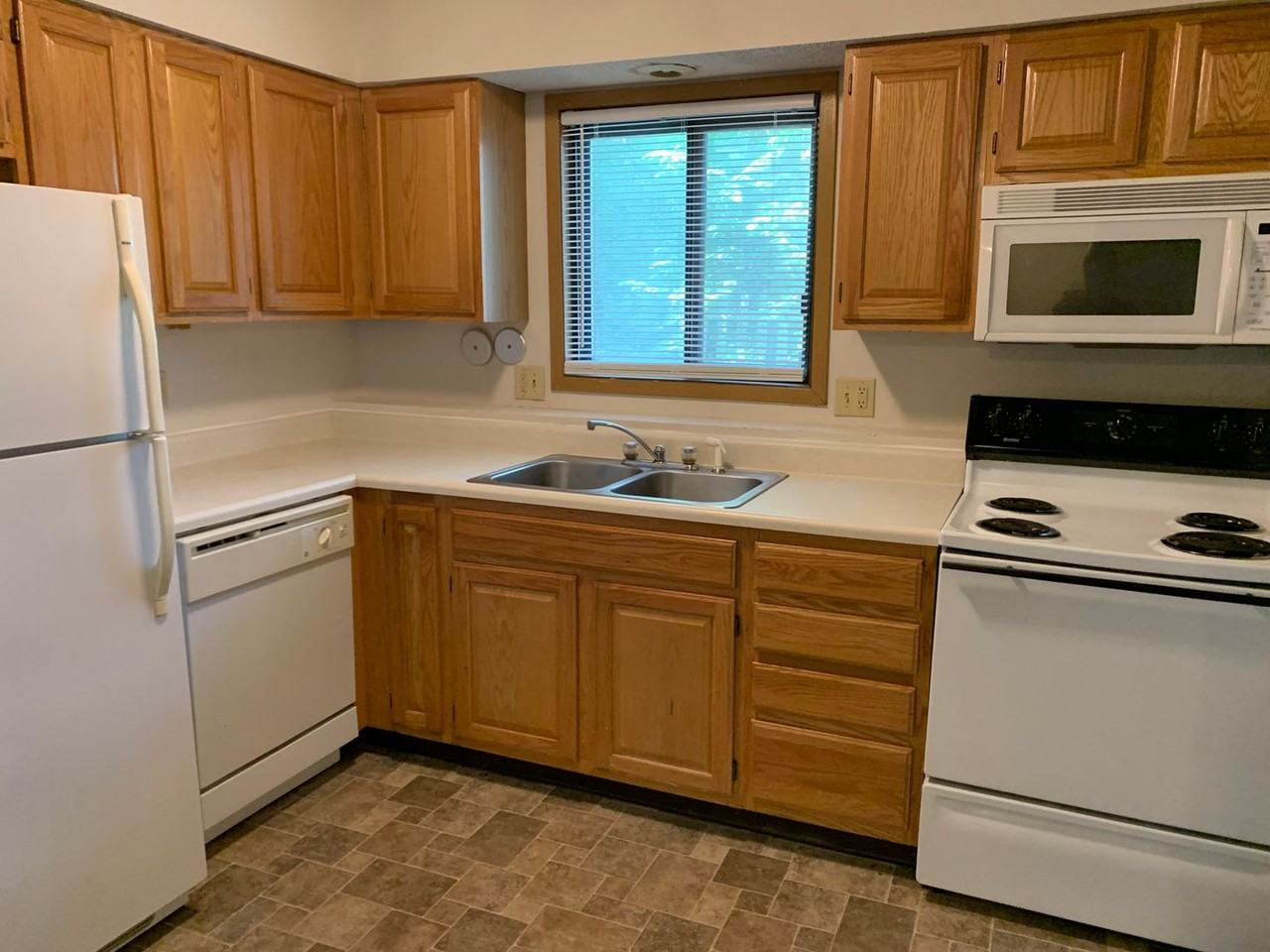 1502 Delaware - Photo 4 of 14