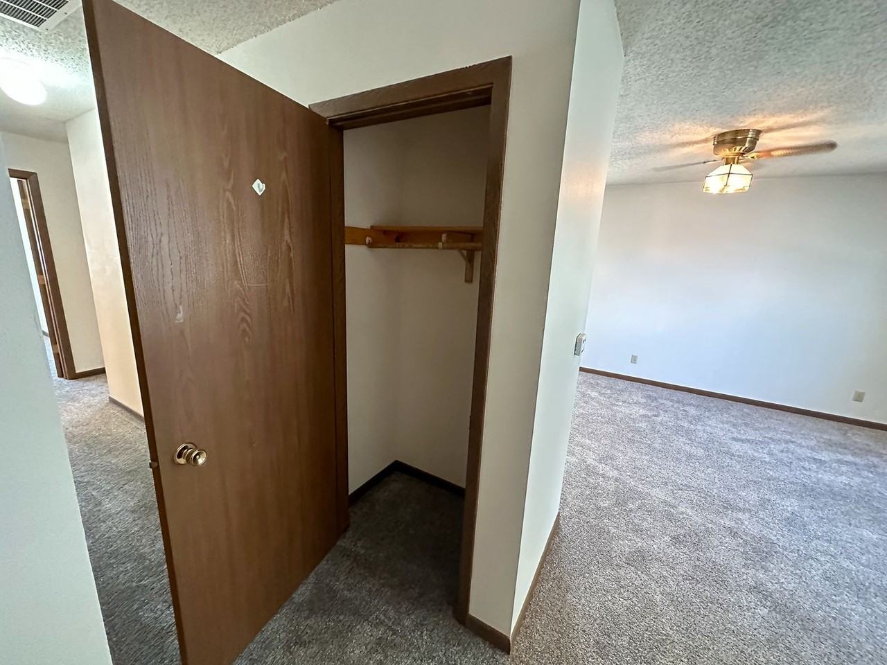 212 S. Walnut - Photo 6 of 21