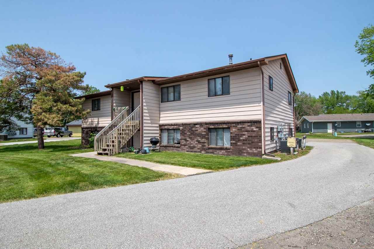 4405 Castlewood - Photo 2 of 20