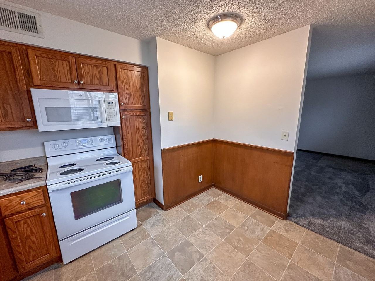 4405 Castlewood - Photo 6 of 20