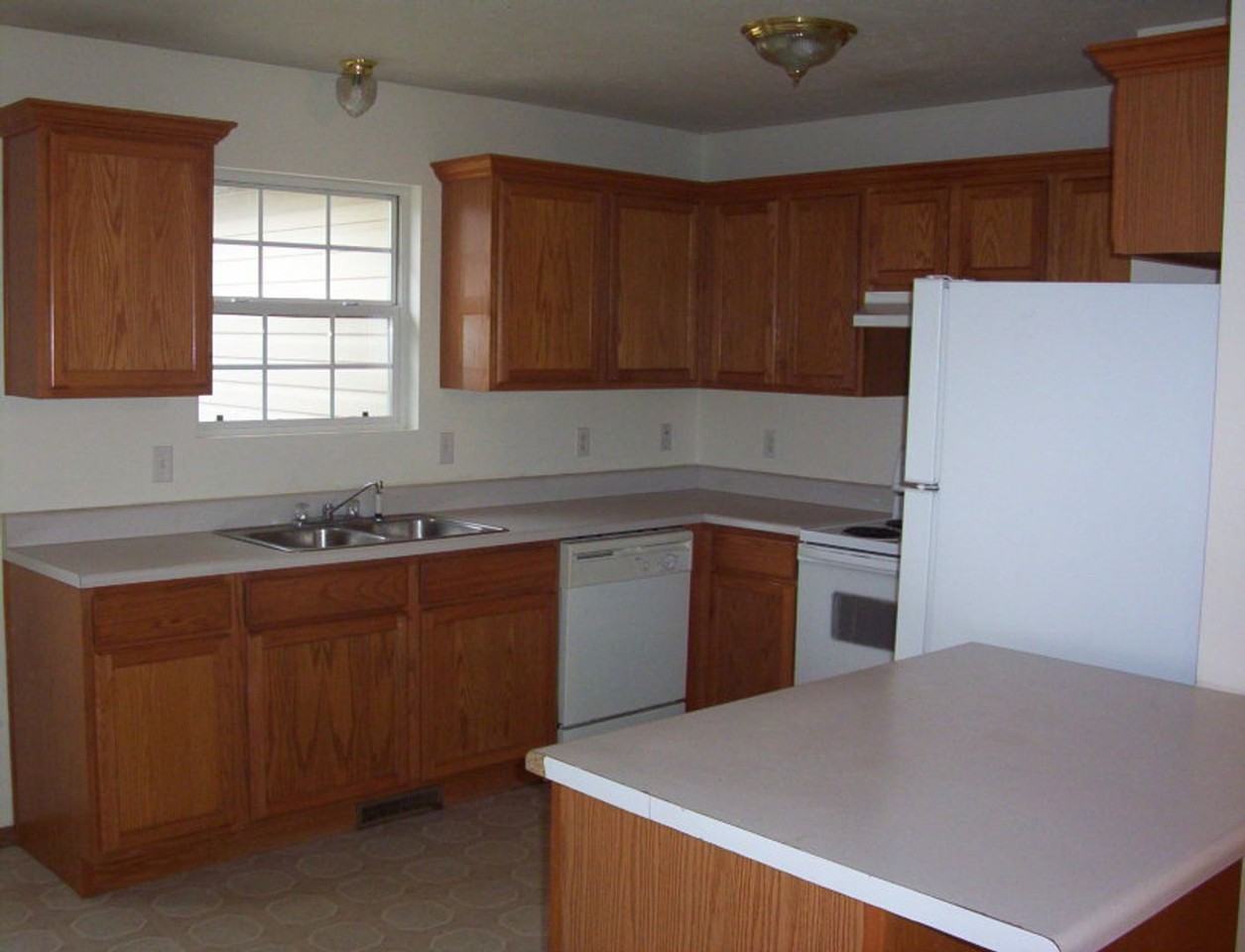 1906 N Hillcrest Ave - Photo 3 of 4