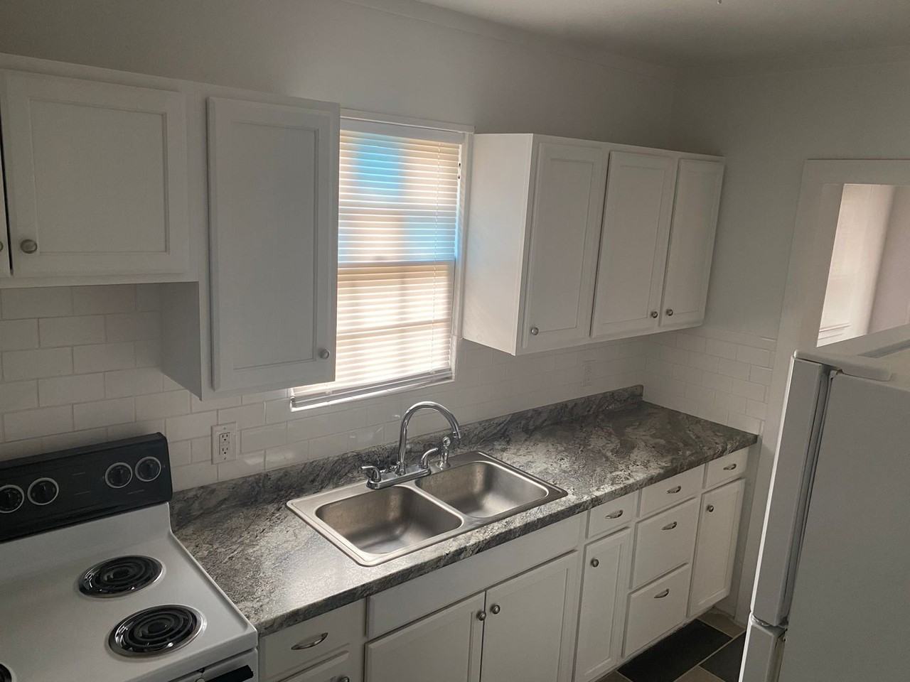 1117 S 11th St - Photo 7 of 8