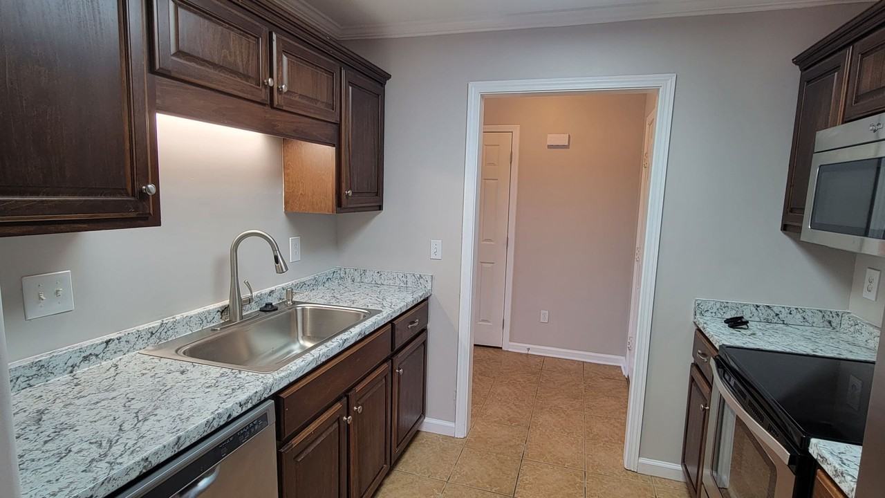 134 Liverpool Cv - Photo 5 of 50