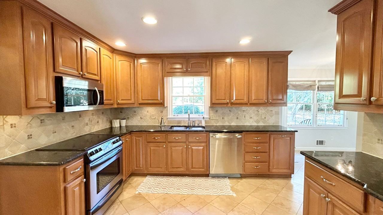 1530 Cedarhurst Dr - Photo 3 of 24