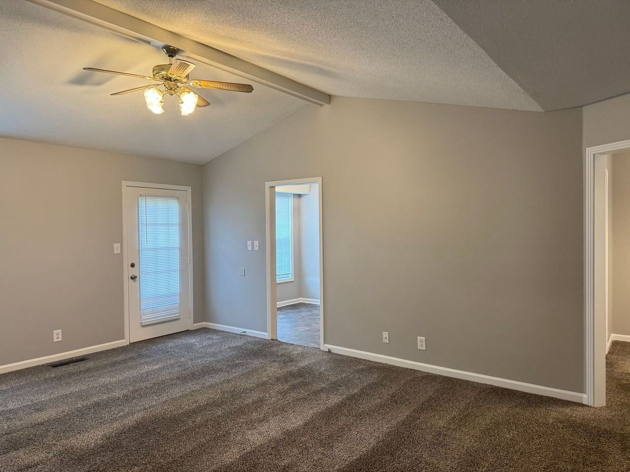 104 Cornelia Ct - Photo 3 of 23