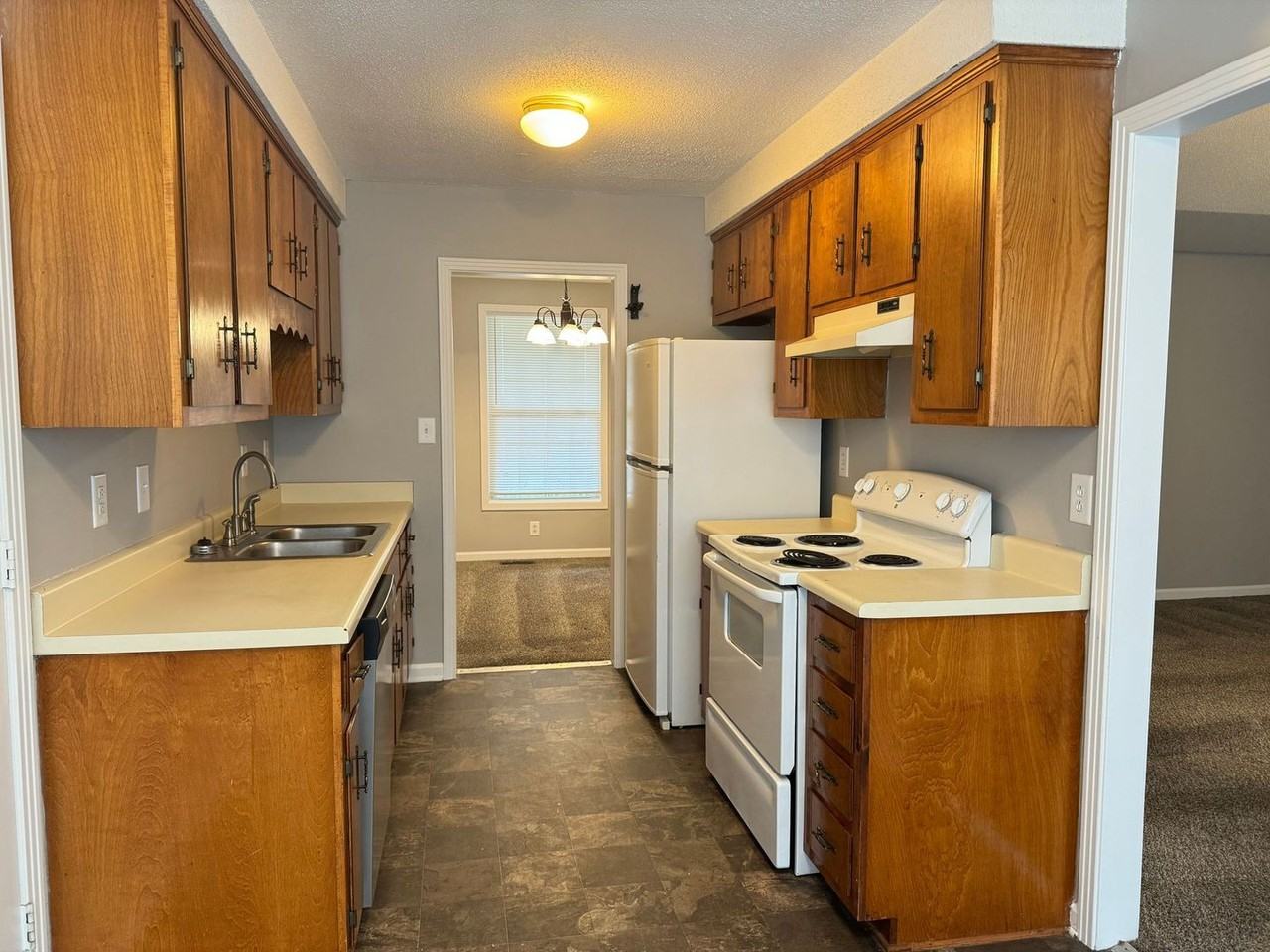 104 Cornelia Ct - Photo 4 of 23