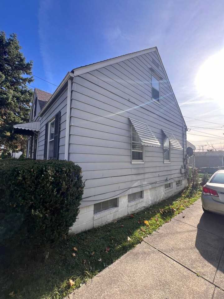 9334 Mccracken Blvd - Photo 2 of 12