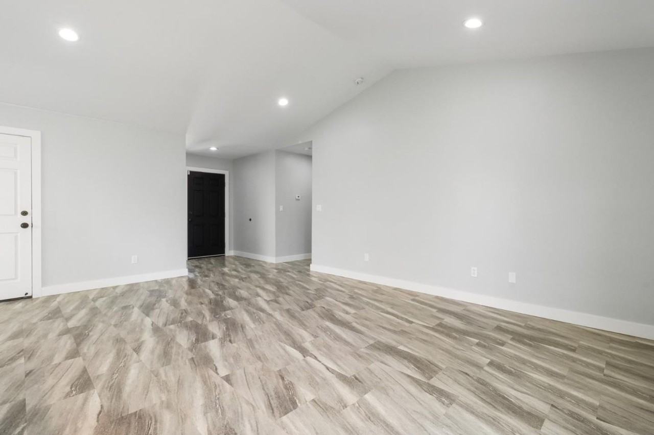 107 Clayton Ct - Photo 4 of 27