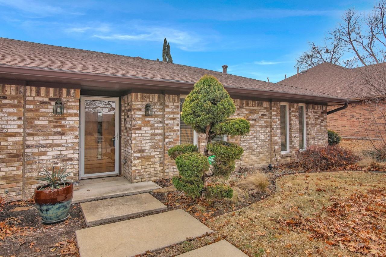 2500 Downing Dr - Photo 3 of 36